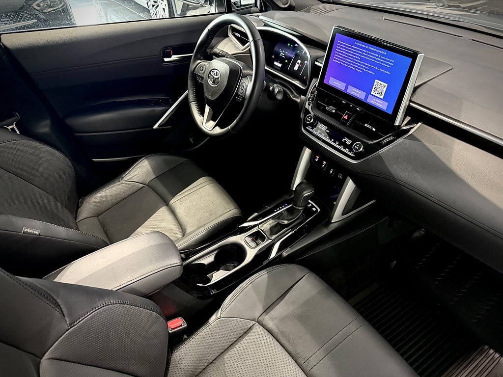 Toyota Corolla Cross Hybrid AWD-i e-CVT Executive Euro 6 - bild 4