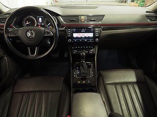 Halvkombi Skoda Superb 19 av 27