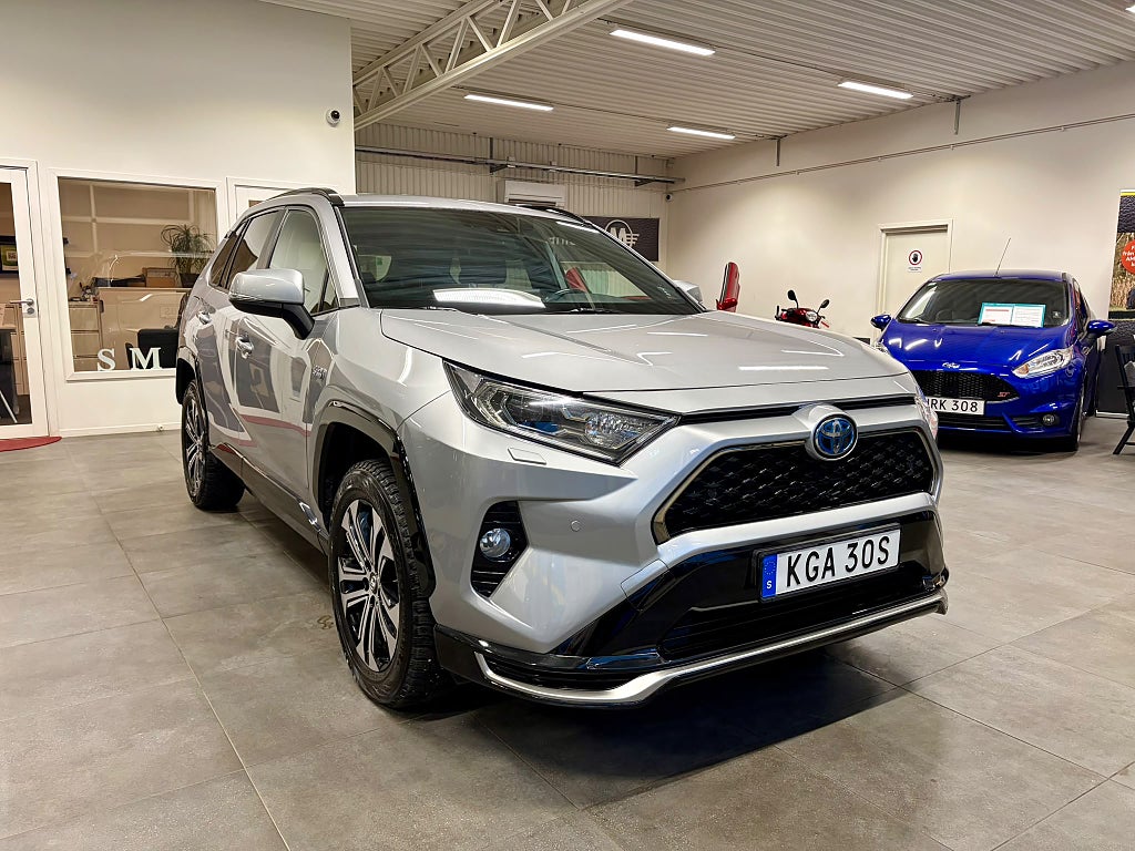 Toyota RAV4 Plug-in Hybrid E-CVT Backkamera Dragkrok En ägare