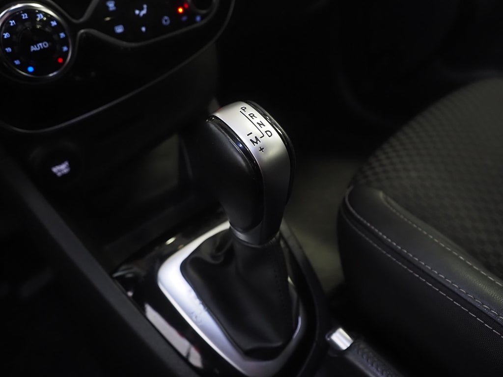 Renault Clio 1.2 TCe EDC 118hk Automat Intens P-Sensorer Navigation 2018
