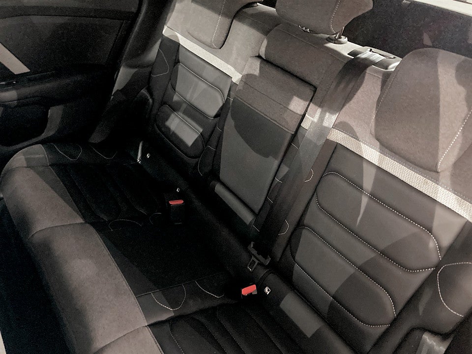 Bild på Citroen C4 Shine 1.2 PT 130hk Aut P-SENSORER CARPLAY