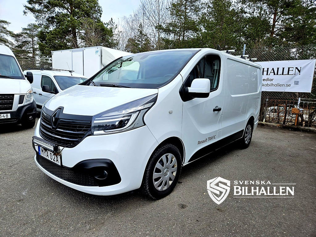 Renault trafic 2.8t 2.0 dCi Momsbil Dieselvärmare Backkam GPS Drag Eu6