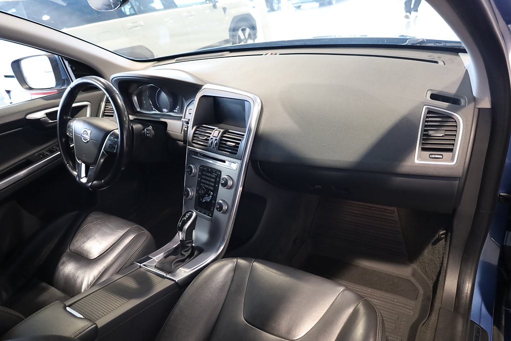 Volvo XC60 D4 AWD AUT Summum Navi Drag VOC Läder Rattvärme 2017