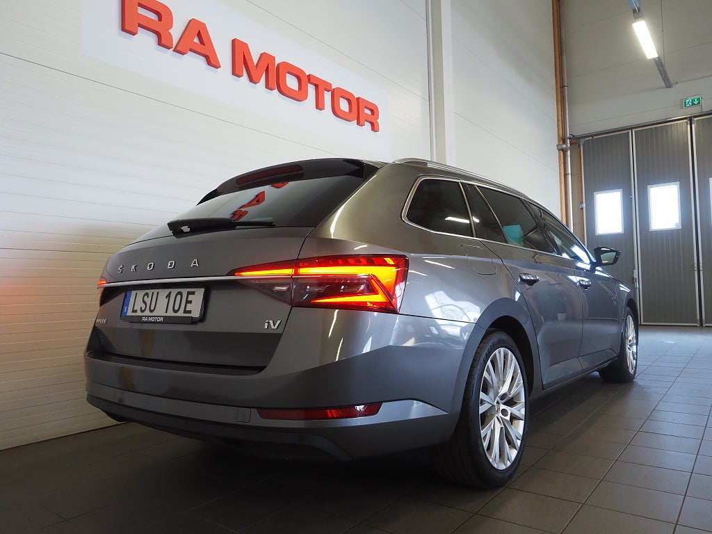 Skoda Superb iV 1.4 TSI iV 218hk Style | Drag | Värmare | Cockpit | 2023