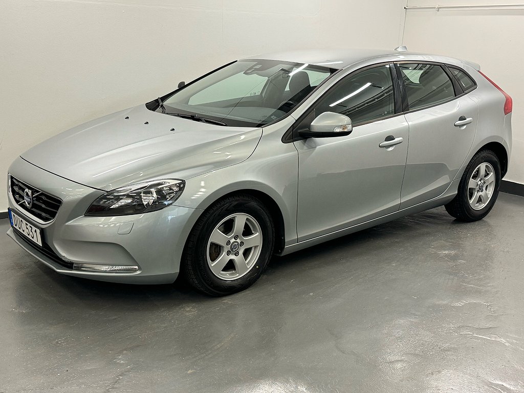 Volvo V40 D2 Kinetic /NyServ/NyKamrem/1-ägare/Värmare