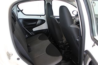 Halvkombi Toyota Aygo 9 av 16