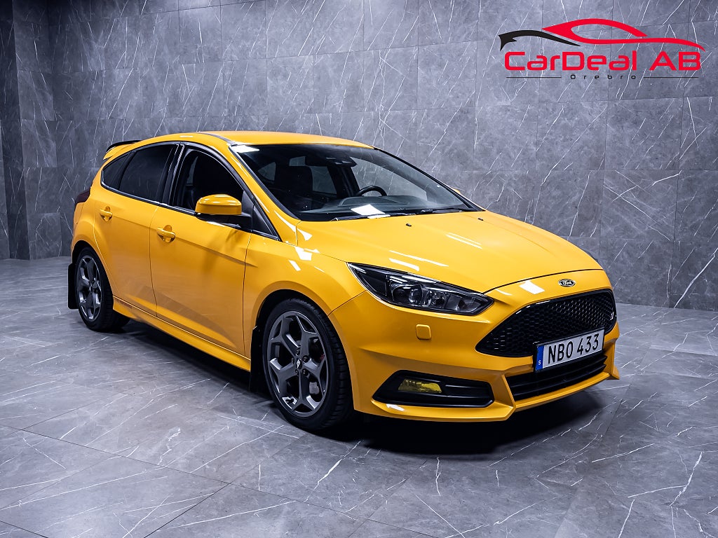 Ford Focus ST ST-3 Milltek Recaro Läder Maxton Elstolar
