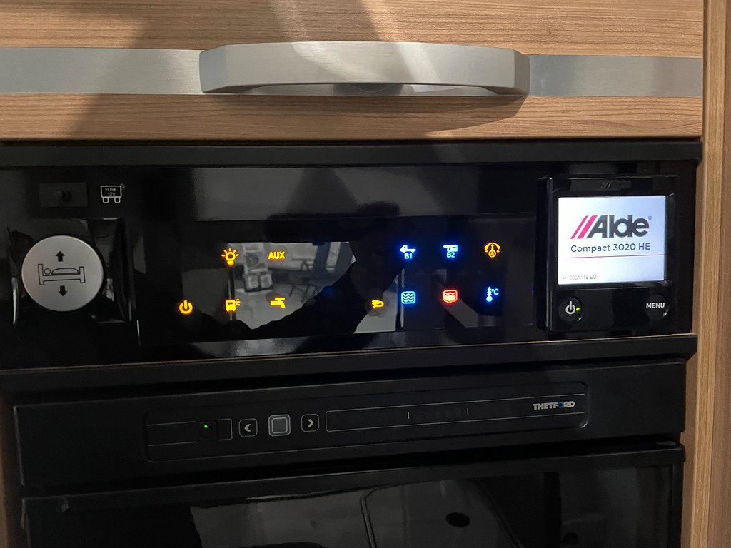 Adria Matrix Plus 670 SC /Taksäng/ALDE/5 bältad/160hk/Queen - Adria