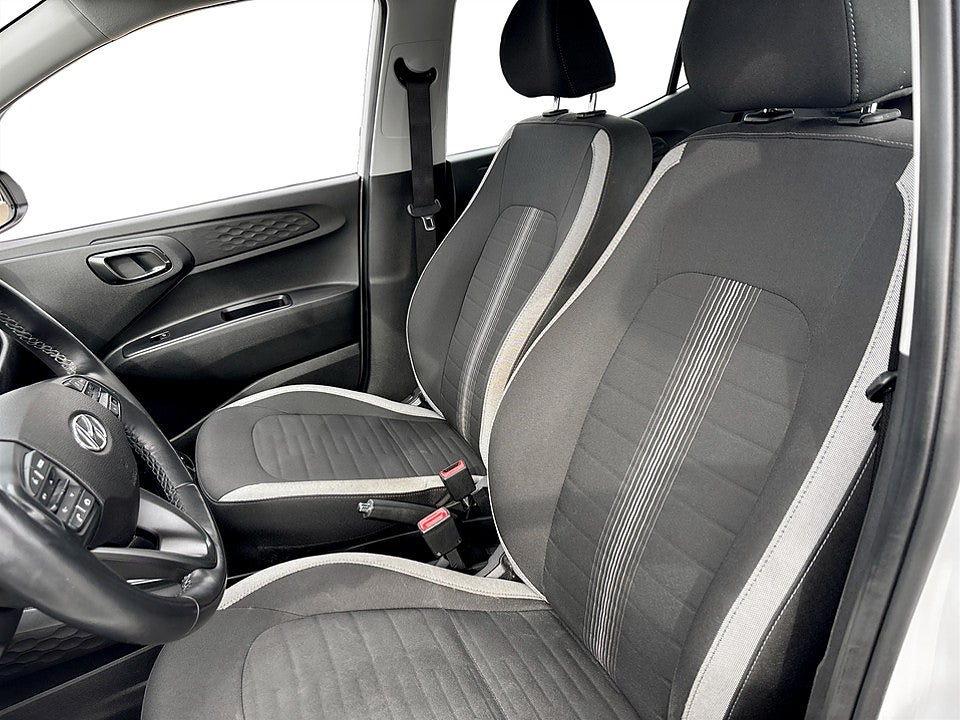 Bild på Hyundai i10 Essential 1.0 blue AMT 67hk Aut CARPLAY RATTVÄRME