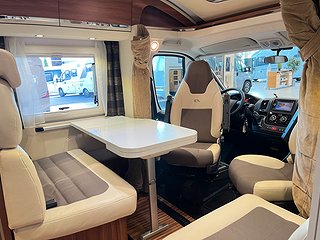 Husbil-halvintegrerad Adria CORAL SUPREME 670 SLT 10 av 26