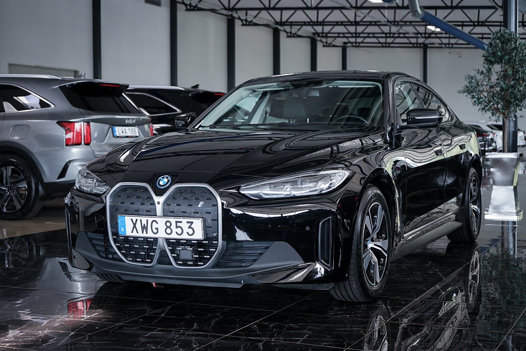 BMW i4 eDrive40 Gran Coupé 83.9 kWh | Kamera | Navi | Drag |