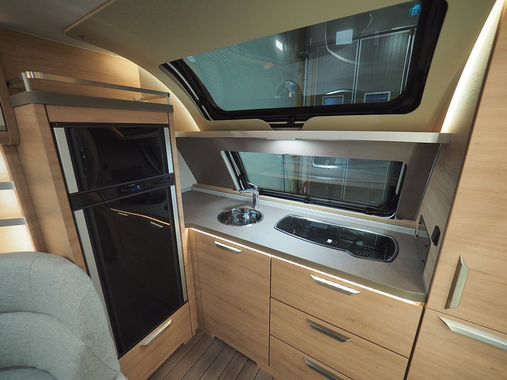 Knaus Südwind 650 PEB 60 Year  ALDE I Framkök I Långbädd