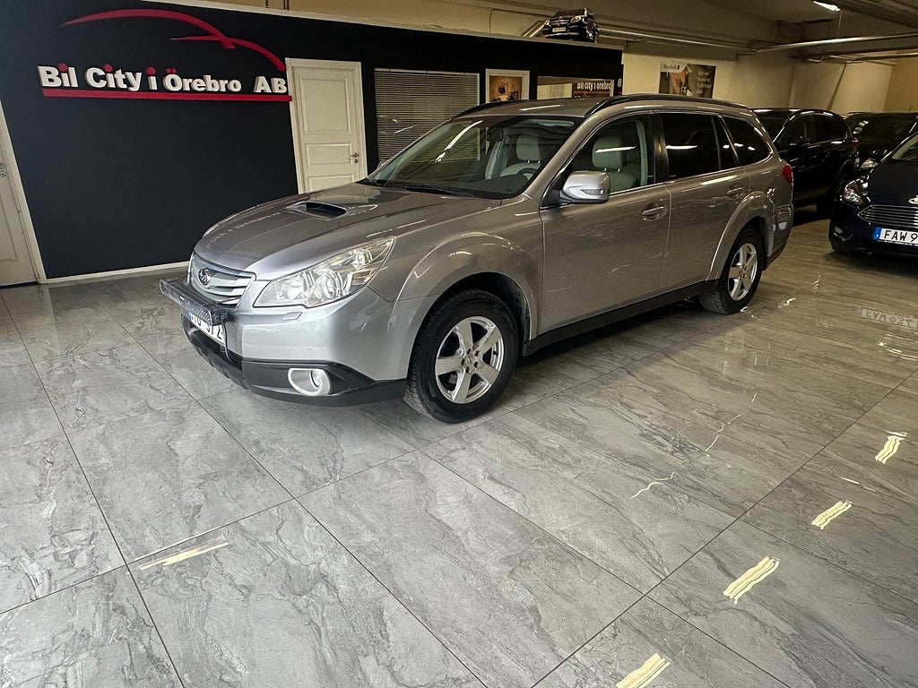 Subaru Outback 2.0 (150hk) 4WD Business / M-Värmare / Drag / Nyservad