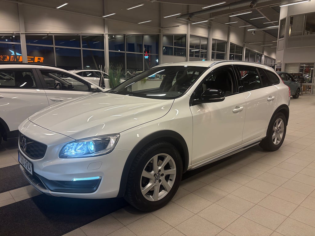 Volvo V60 Cross Country D4 AWD Geartronic Summum S&V-hjul
