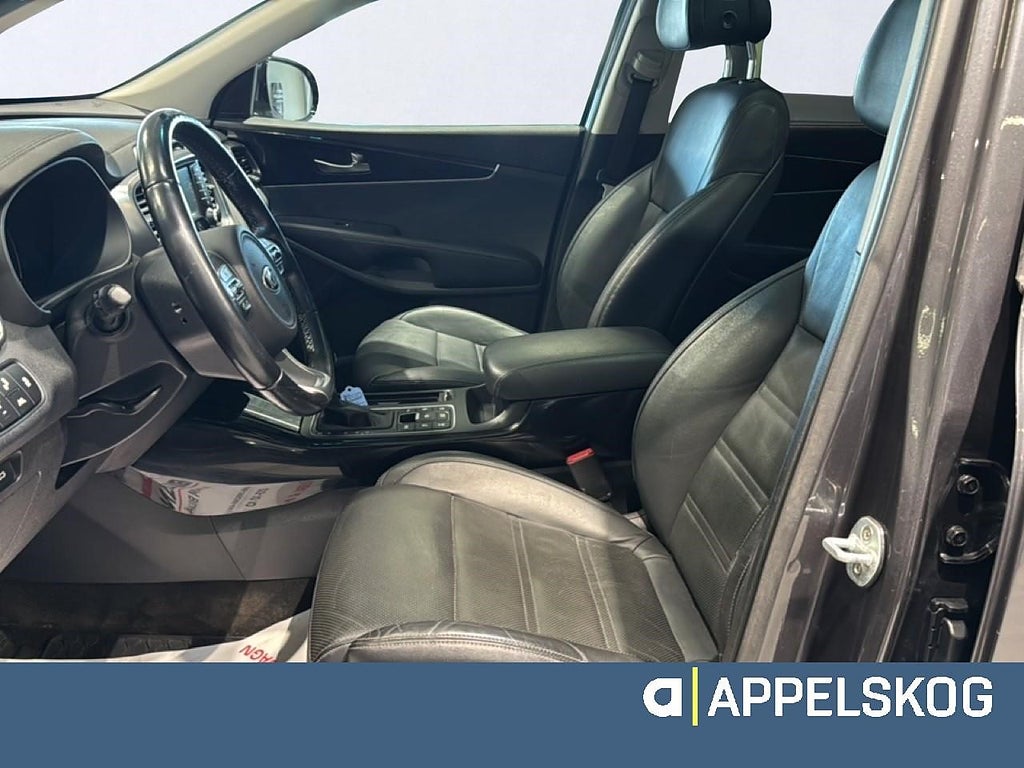 Kia Sorento 2.2 CRDi AWD |DRAG|PANORAMA|7-SITS|RÄNTA 3,99%|V-HJUL| thumbnail