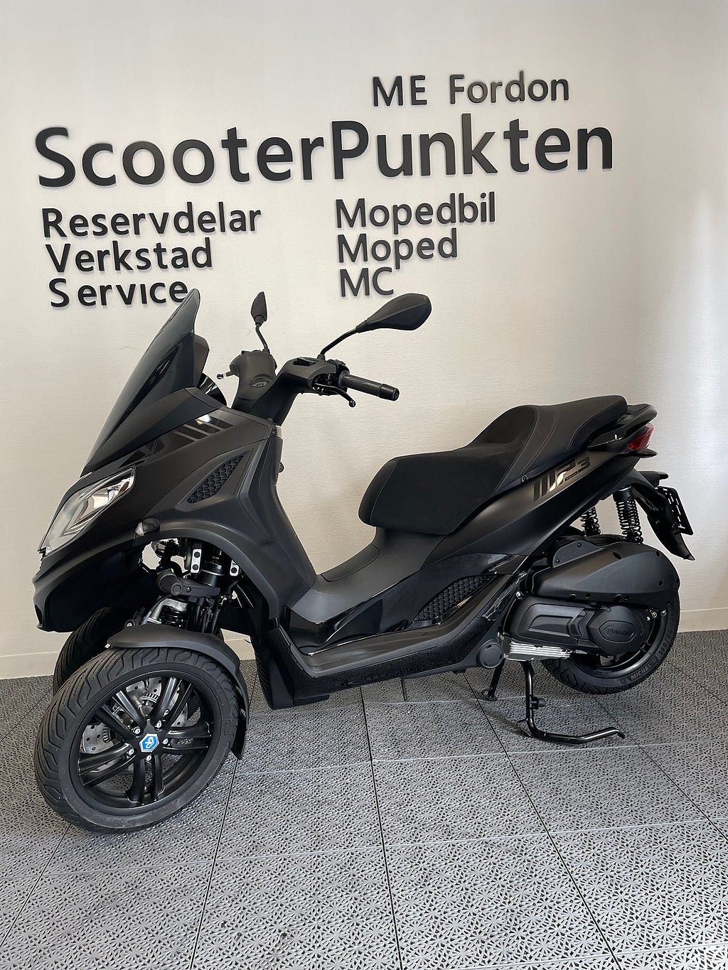 Piaggio MP3 300 DEEP BLACK **MC**  