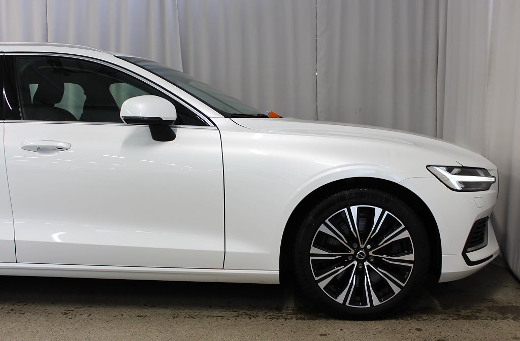 Volvo V60 Recharge T6 AWD 350HK, Core, Long range, S&V-hjul 3,99%