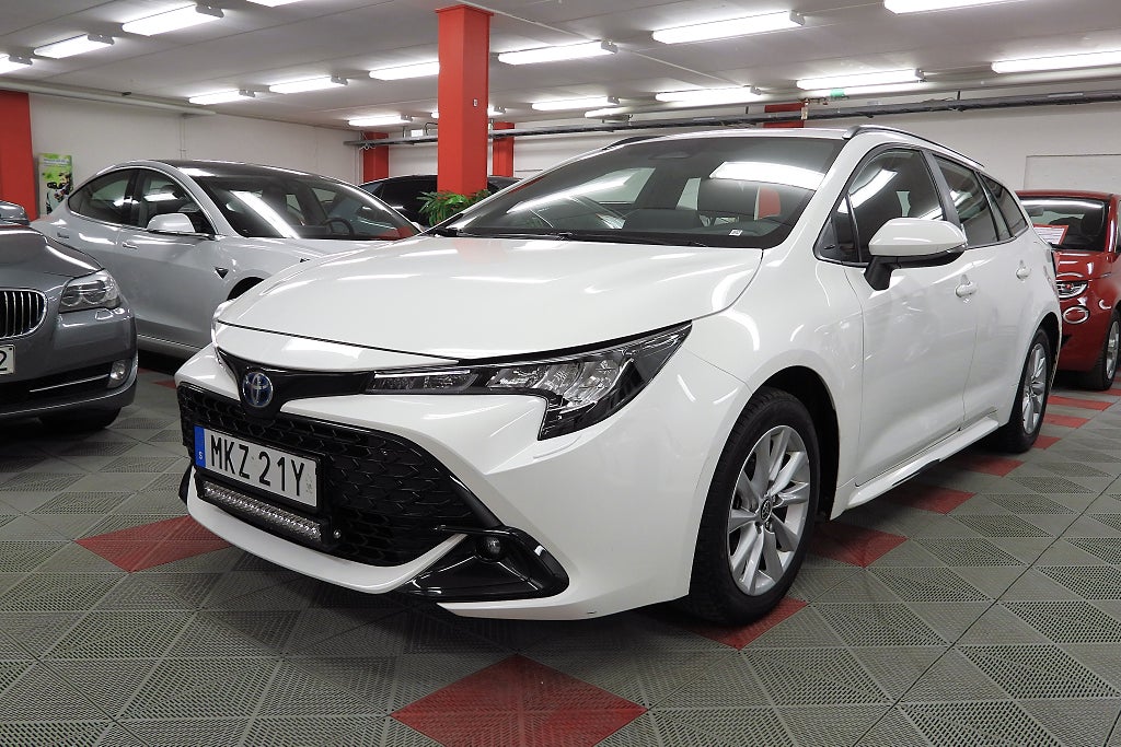 Toyota Corolla Touring Sports Hybrid e-CVT fjärrstyrd Värmare Carplay 