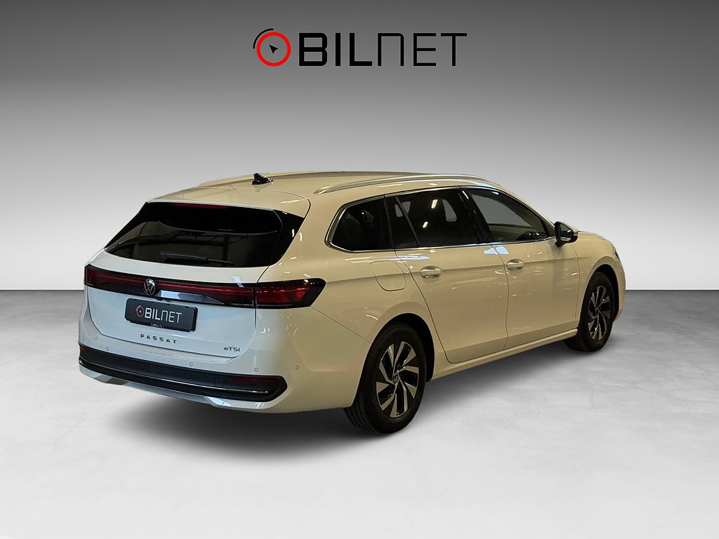 Volkswagen Passat Sportscombi 1.5 eTSI *3,99%* Business Moms Värmare Drag
