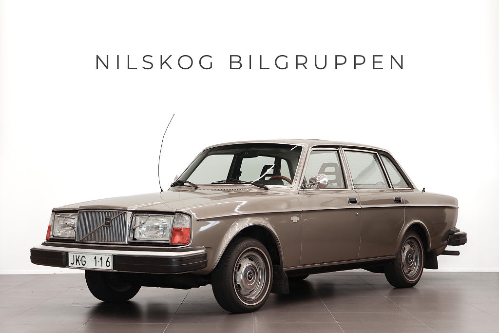 Volvo 264 2.7 V6 Automatisk|Taklucka|Låga mil!|Dragkrok|SE BILDER