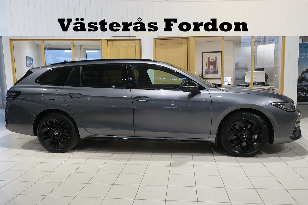Volkswagen Passat eHybrid R-Line Black Drag Värmare Keyless 