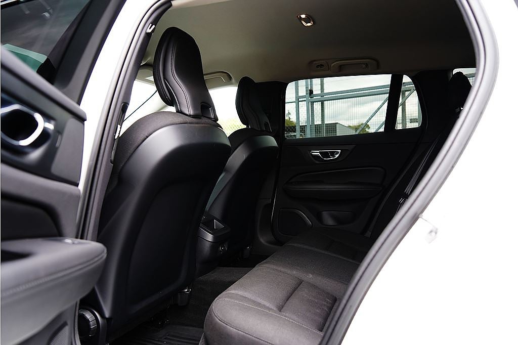 Volvo V60 B4 Momentum 197 hk