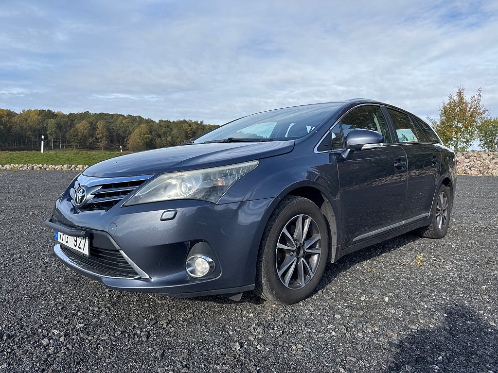 Toyota Avensis Kombi 2.0 D-4D 6-vxl Business Dieselvärmare Euro 5
