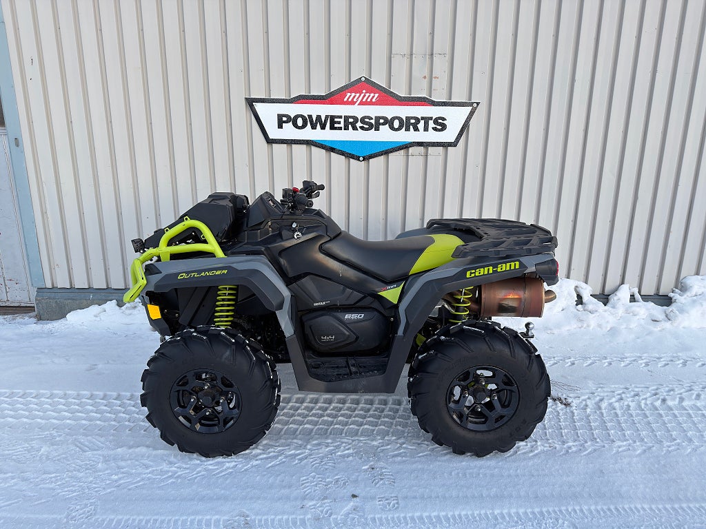 Can-Am Outlander 650 XMR Moms! 