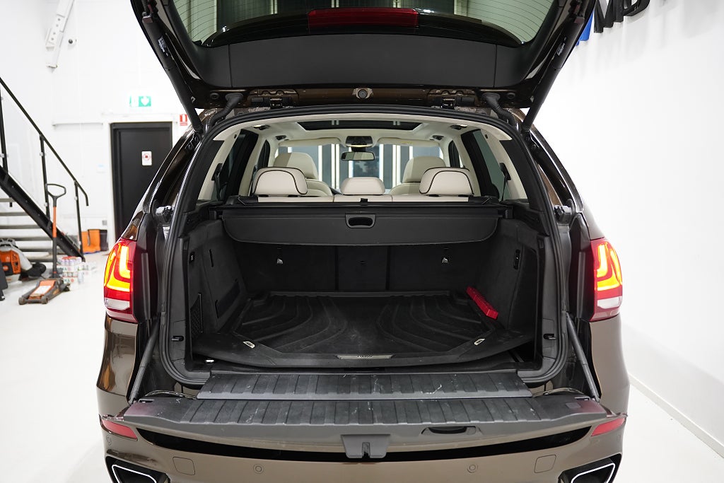 BMW X5 xDrive40d 313hk M Sport H/K 360° Pano D-värm HUD Komfor