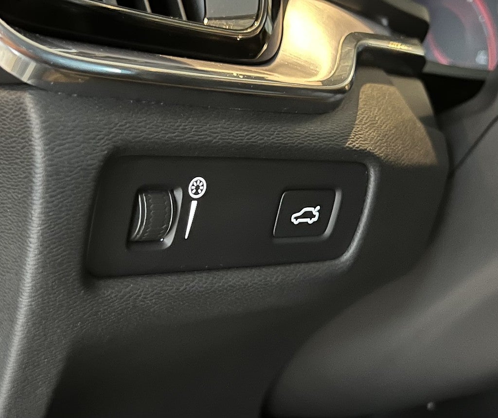 Volvo V60 Cross Country B4 AWD Geartronic Advanced SE DRAG B-KAMERA CARPLAY H&K