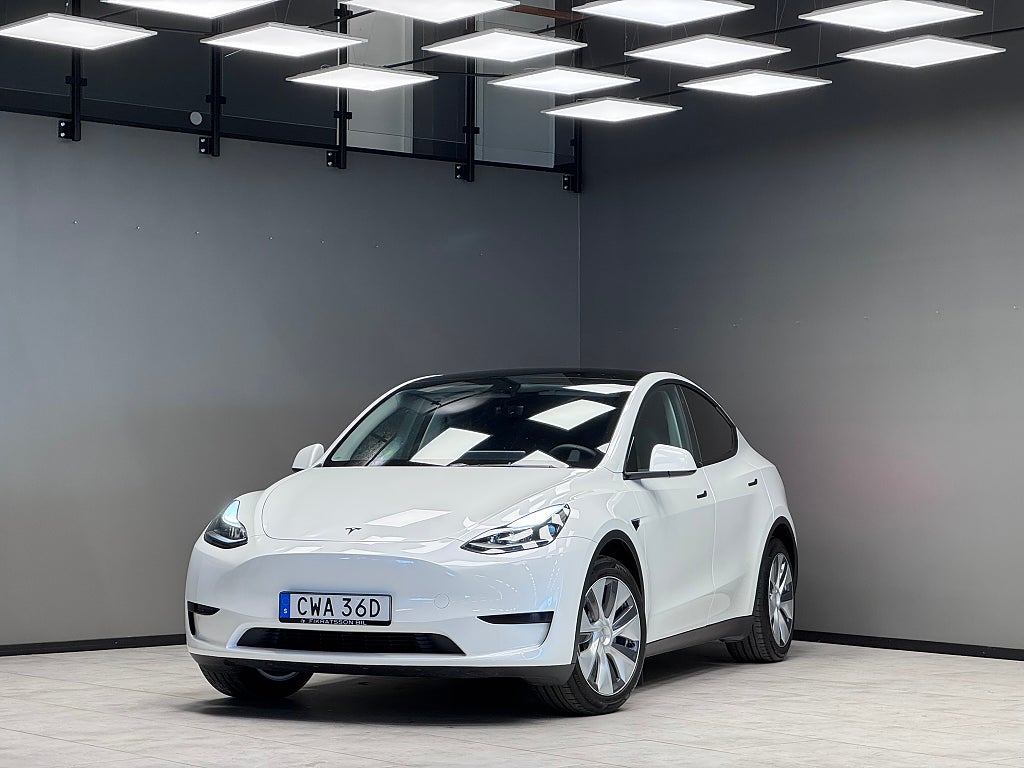 Tesla Model Y Standard Range RWD / Värmare / B-kamera 