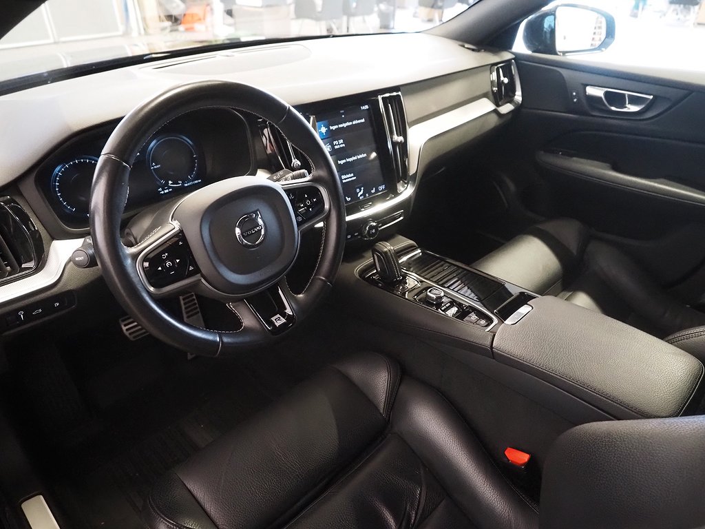 Volvo V60 T8 AWD 392hk Geartronic R-Design | Drag | Skinn | 2020