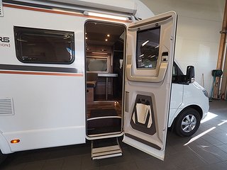 Husbil-halvintegrerad Weinsberg CaraCompact Suite 640 MEG  5 av 21