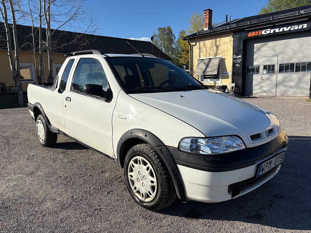 Fiat Strada Pick-up Cab 1.9 D Dragkrok / 1 Ägare 