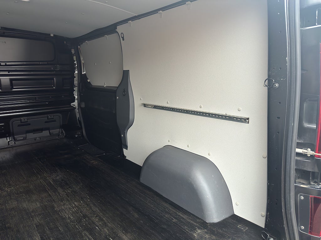 Renault trafic Skåpbil 3.0t 2.0 170hk dCi EDC  Racing Spirit - bild 11