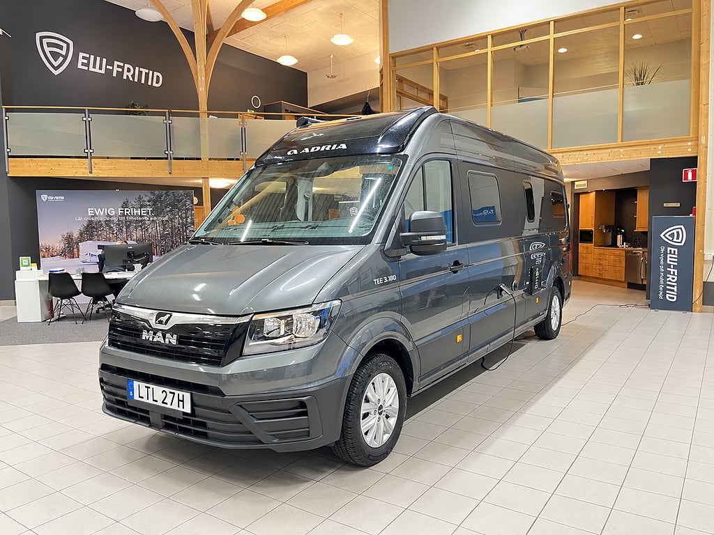 Adria TWIN MAX 680 SLB (MAN+Adaptiv+Pano+Långbädd+Aut 180hk)