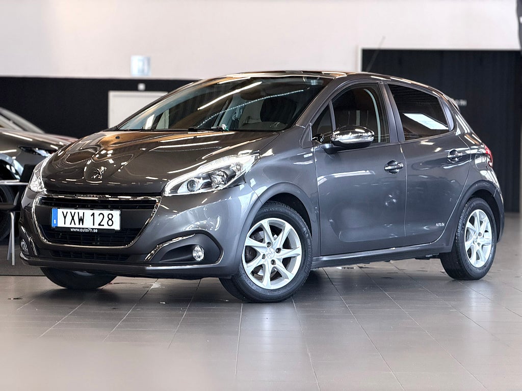 Peugeot 208 1.2 PureTech 82 / Panorama / 