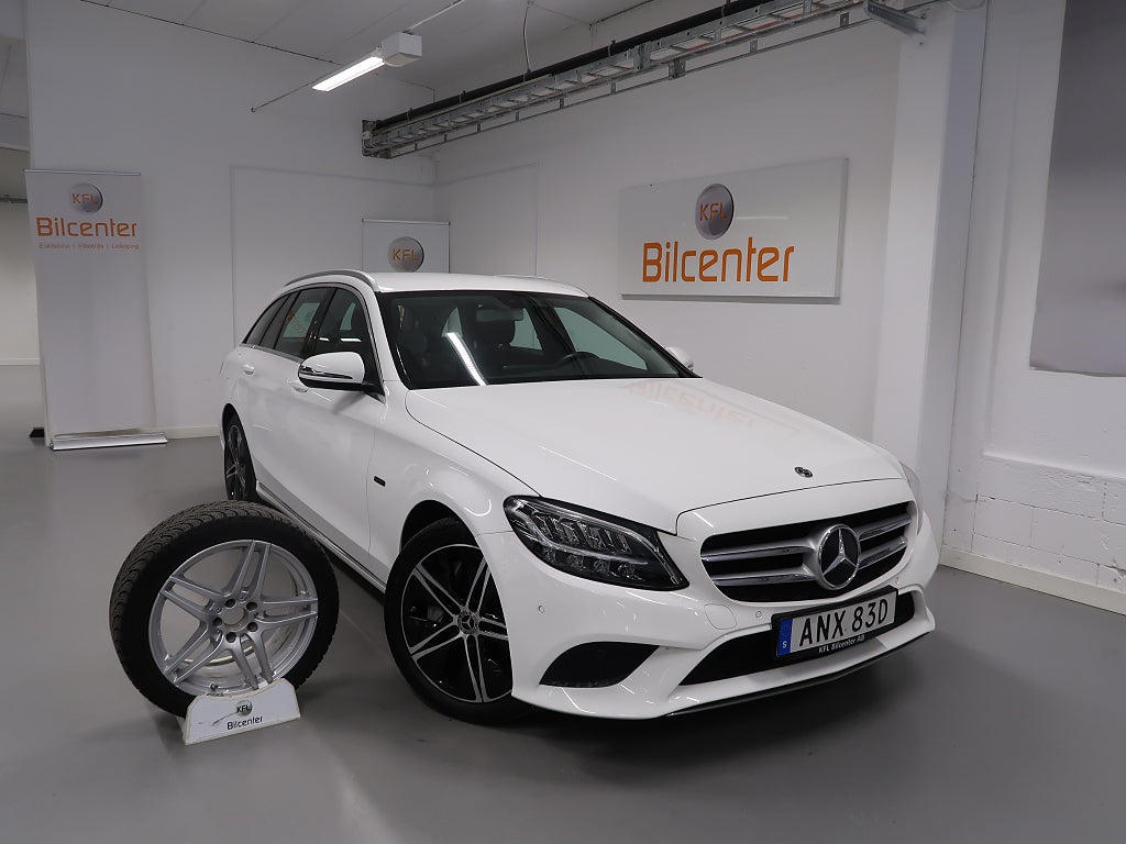 Mercedes-Benz C 300 T de EQ Power V-Däck ingår Kamera-Navi-CarPlay-Värm