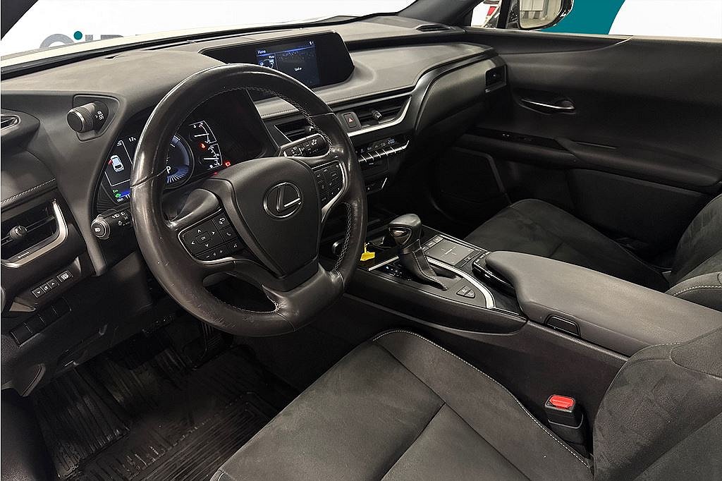Lexus UX UX250H CVT 178HK, 3 brukare