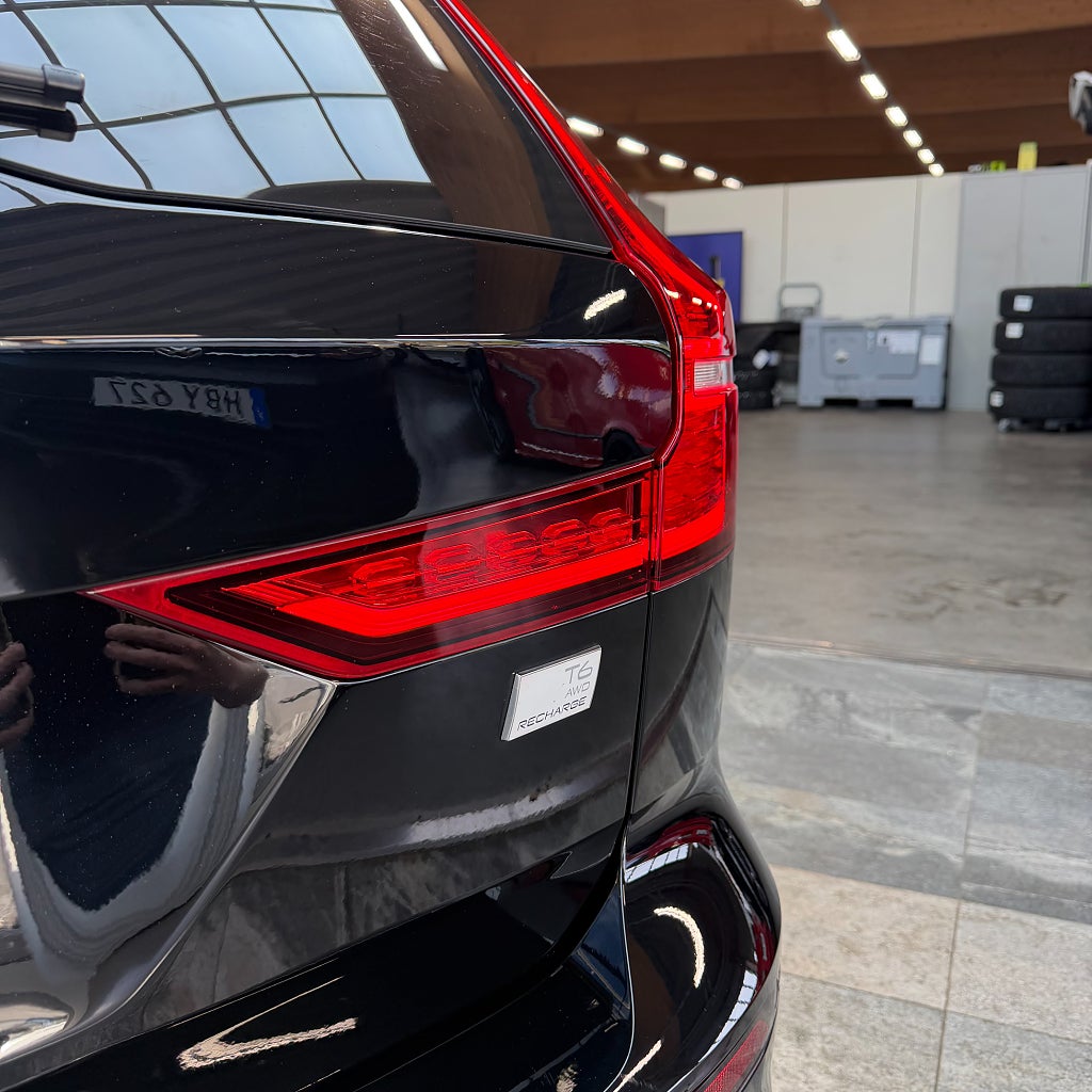 Volvo V60 Recharge T6 AWD Plus Dark H&K Backkamera Värmare Drag