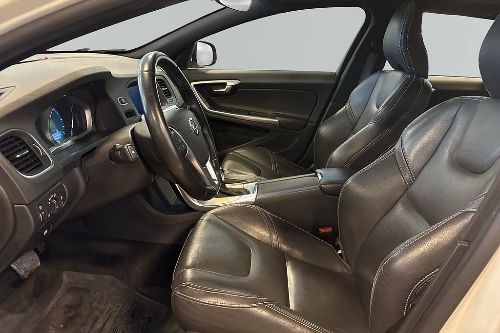 Volvo V60 D4 AWD Geartronic Summum GPS Drag Värmare