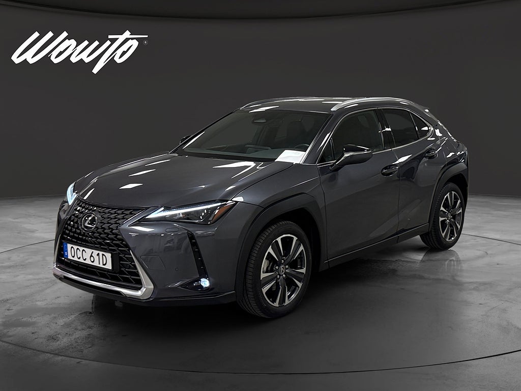 Lexus UX 300h E-Four CVT 199HK Premium /Drag /B-Kamera