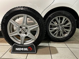 Toyota Yaris Hybrid Active Mvärm Kamera Kamkedja S/V-hjul