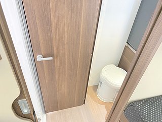 Husbil-halvintegrerad Adria Matrix Supreme 670 SL 21 av 31