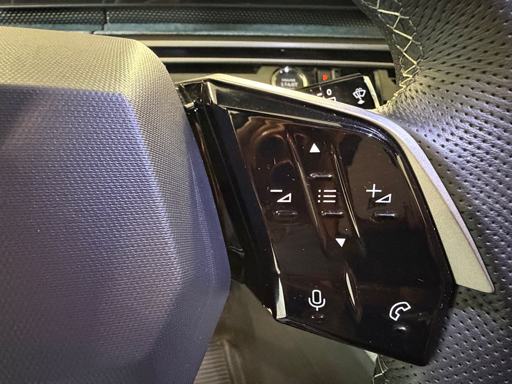 Peugeot 5008 Hybrid 145 1.2 PureTech 145 SÅLD thumbnail
