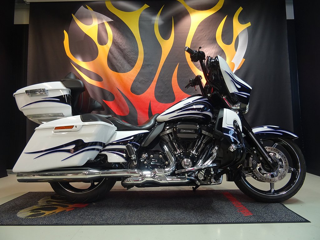 Harley-Davidson FLHXSE CVO STREET GLIDE 