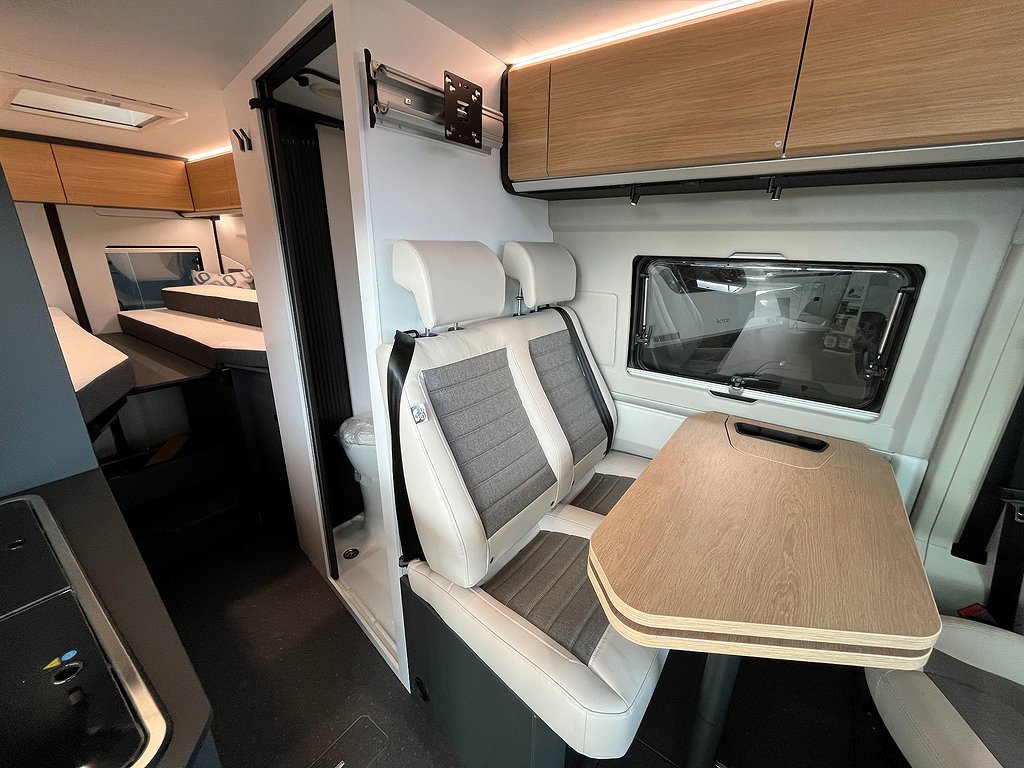 Adria Twin 640 SLB (60Y) / Långbädd / B-körkort / Automat - Adria