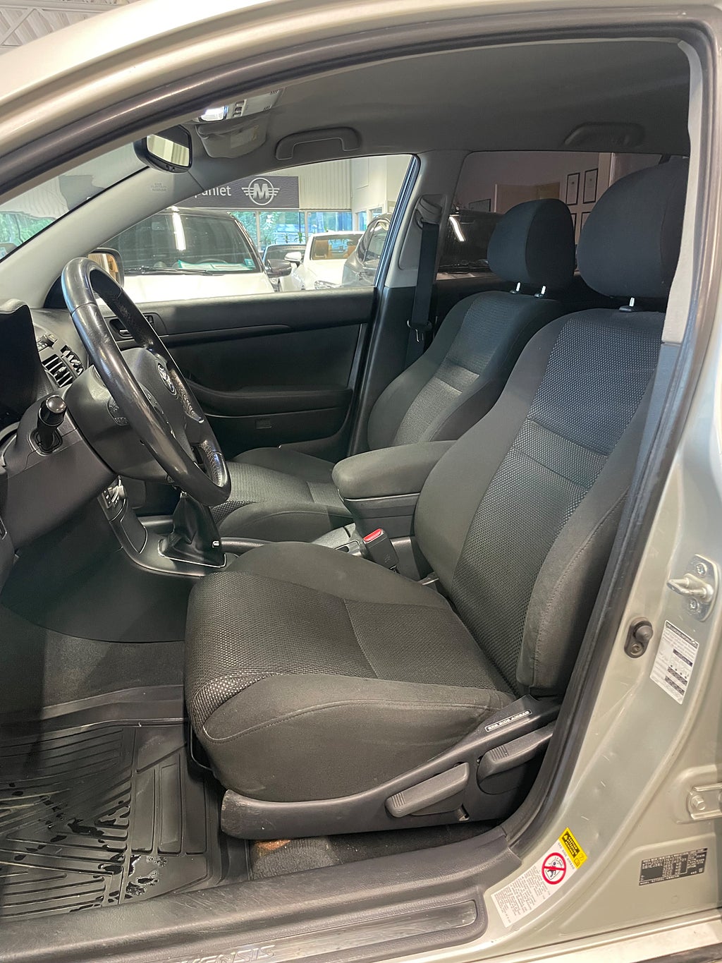 Toyota Avensis Kombi 2.0 D-4 VVT-i Manuell, 147hk, 2004