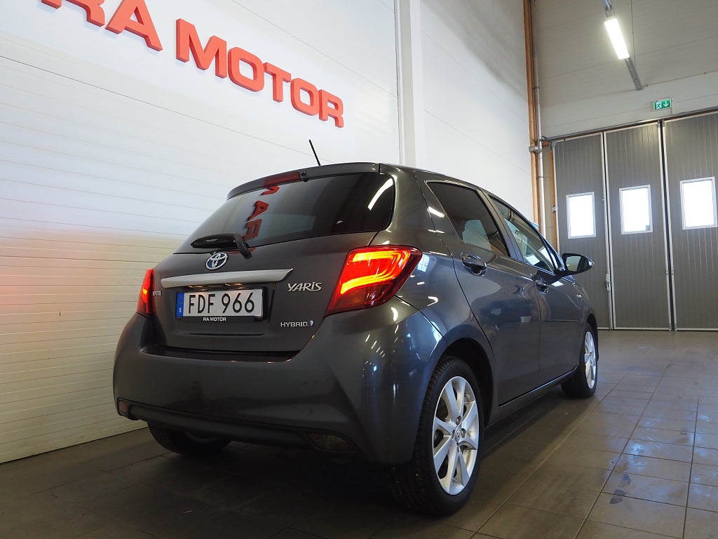 Toyota Yaris Hybrid e-CVT 101hk | Edition Feel | Navi | Värmare | 2015