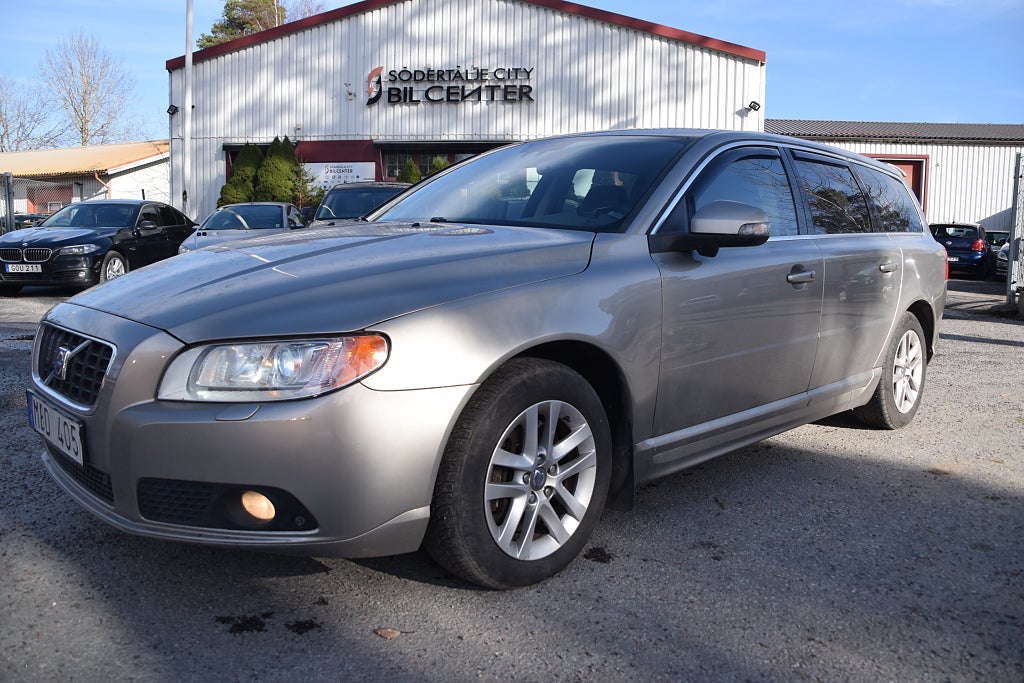 Volvo V70 D5 AWD Geartronic Summum Euro 4 Navi DVD SKINN